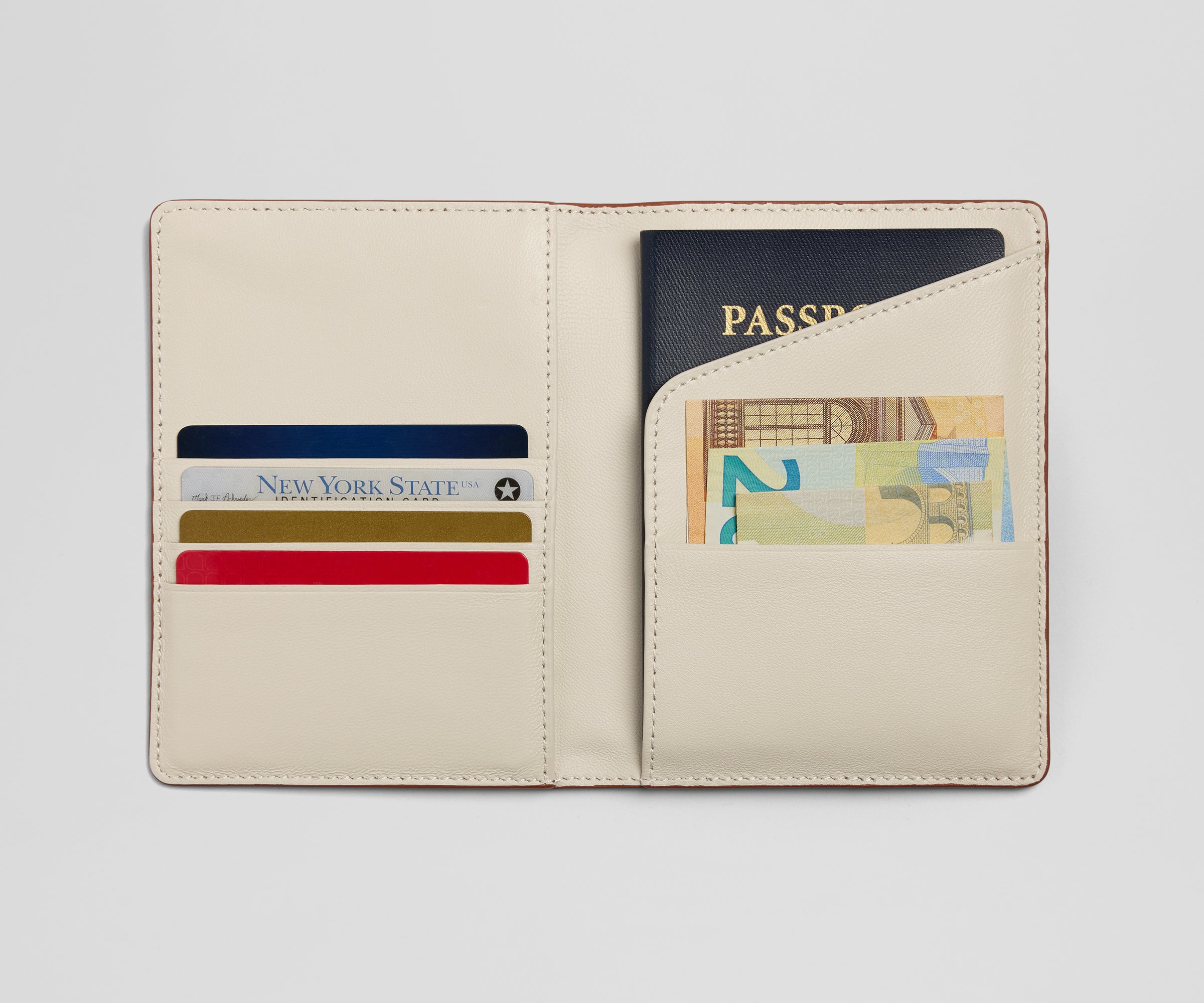 PDP_Holiday_PassportSleeve_SaddleBrown_03.jpg
